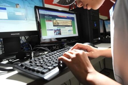 Comissão aprova estudo sobre impacto de tecnologias digitais no aprendizado escolar