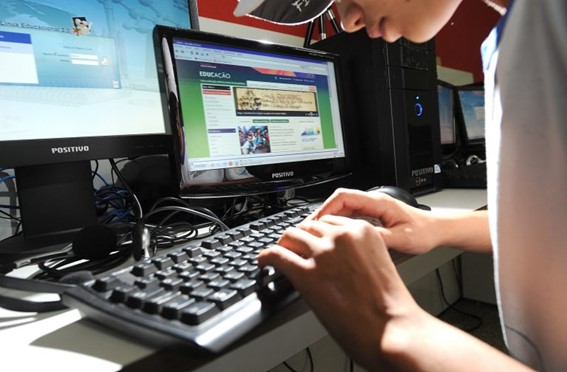 Comissão aprova estudo sobre impacto de tecnologias digitais no aprendizado escolar Comissão aprova estudo sobre impacto de tecnologias digitais no aprendizado escolar