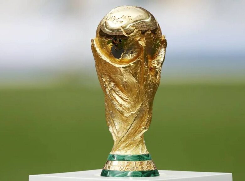 Ouro Maciço e Malaquita: a Taça da Copa Desembarca no Brasil; Veja 5 Curiosidades